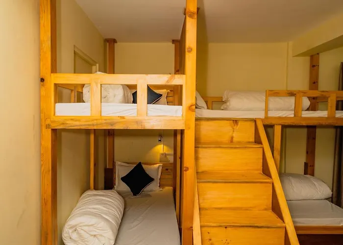 Aashraya Hotel