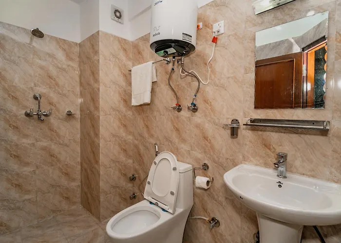 Aashraya Hotel