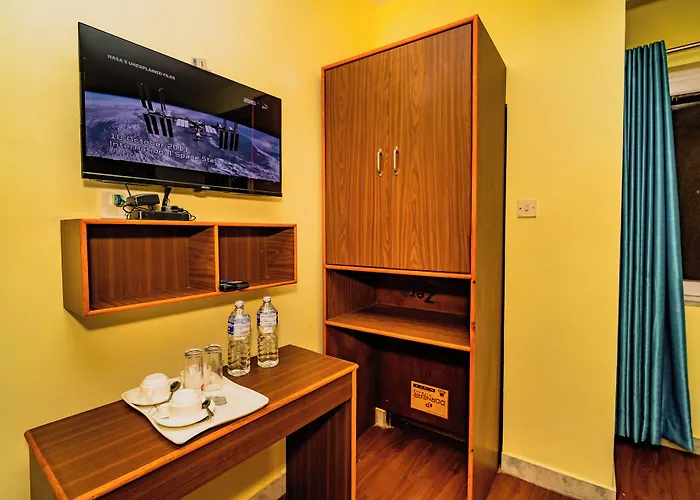 Hotel Aashraya 2*