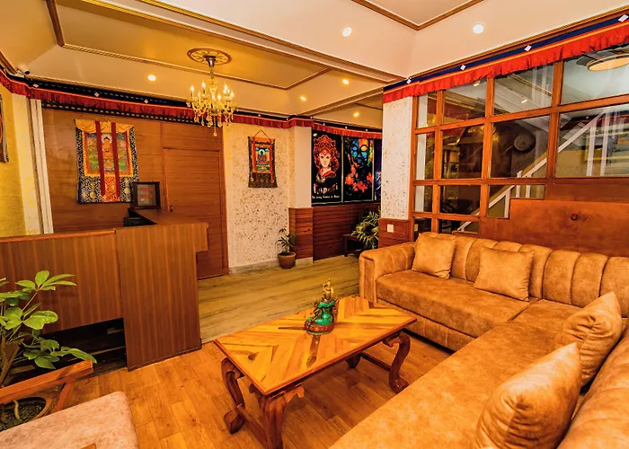 Hotel Aashraya 2*